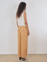 Reiss Tan Lauren Atelier Tapered Cargo Trousers - Image 4 of 5
