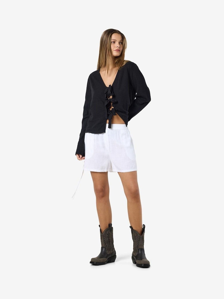 NOISY MAY White Elasticated Waist Linen Blend Shorts - Image 4 of 4