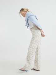 River Island Cream Relaxed Straight Ditsy Floral Print 100% Cotton Jeans - Image 2 of 4