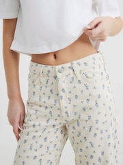 River Island Cream Relaxed Straight Ditsy Floral Print 100% Cotton Jeans - Image 4 of 4