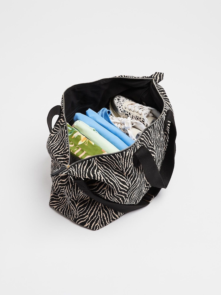 Oliver Bonas Black Zebra Weekend Bag - Image 7 of 7