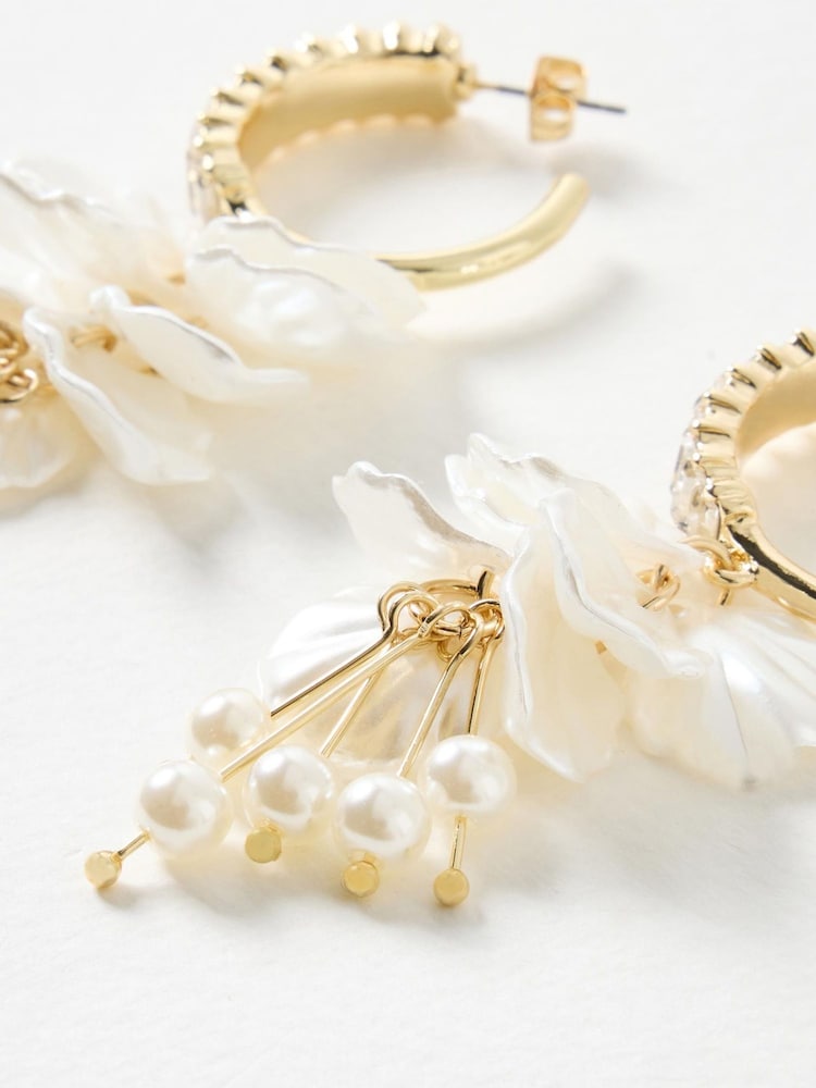 Oliver Bonas White Hannah Faux Shell Statement Earrings - Image 2 of 4