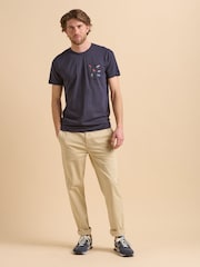 Brakeburn Beach Pocket 100% Cotton T-Shirt - Bild 1 von 6