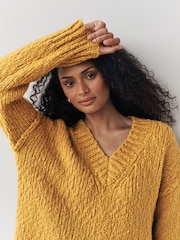 Amarelo ocre - Suéter longo texturizado com decote em V - Imagem 5 de 8