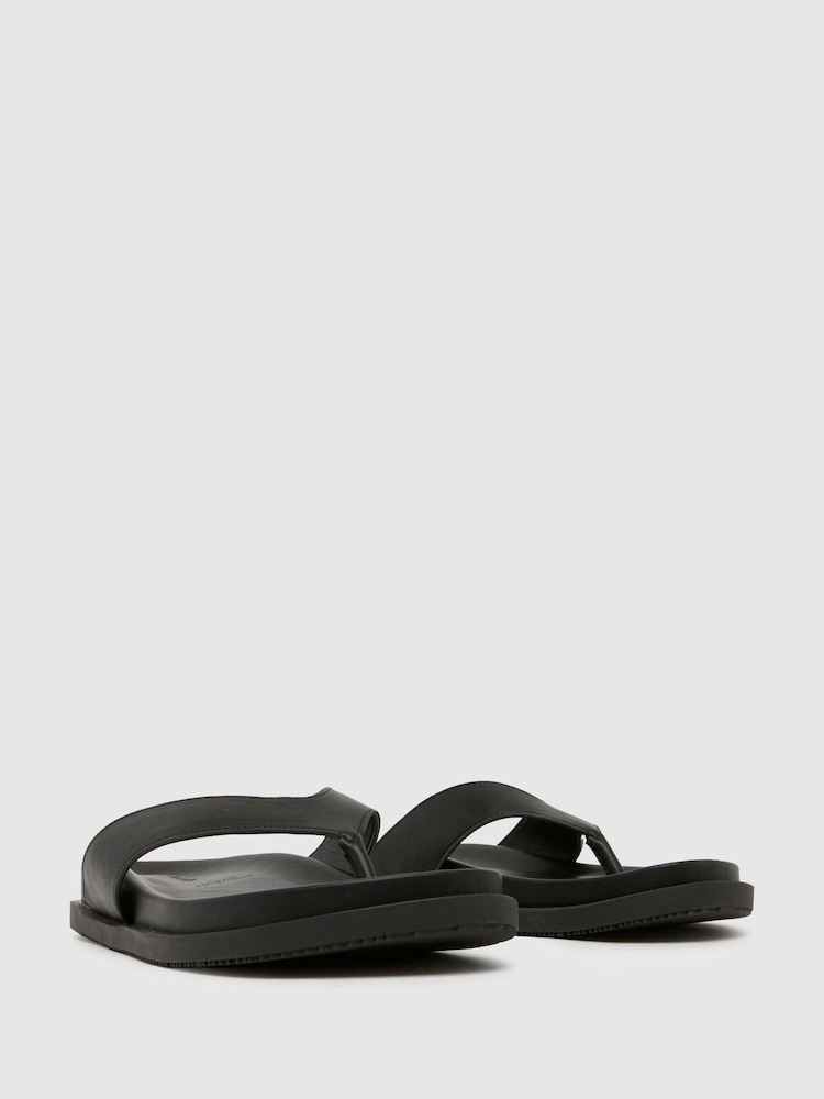 Schuh Seymore Toe Thong Black Sandals - Image 2 of 3