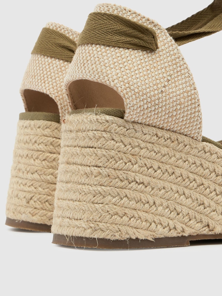 أخضر - حذاء إسبادريل Veronica بكعب عريض ورباط من Schuh - صورة 4 من 4 أخضر - حذاء إسبادريل Veronica بكعب عريض ورباط من Schuh - صورة 4 من 4