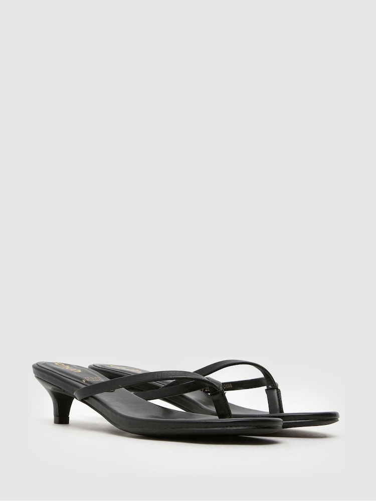 Черный - Schuh Sunnie Toe Post Kitten Black Sandals - Image 2 of 4