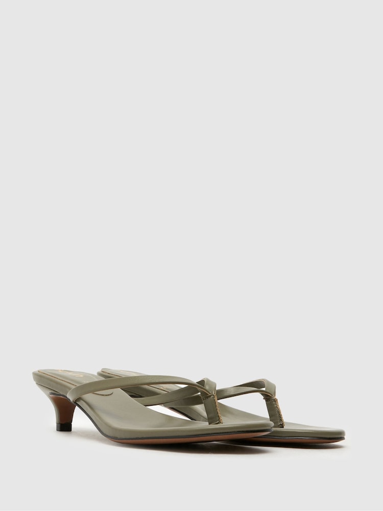 Schuh Sunnie Toe Post Kitten Black Sandals - Image 2 of 4