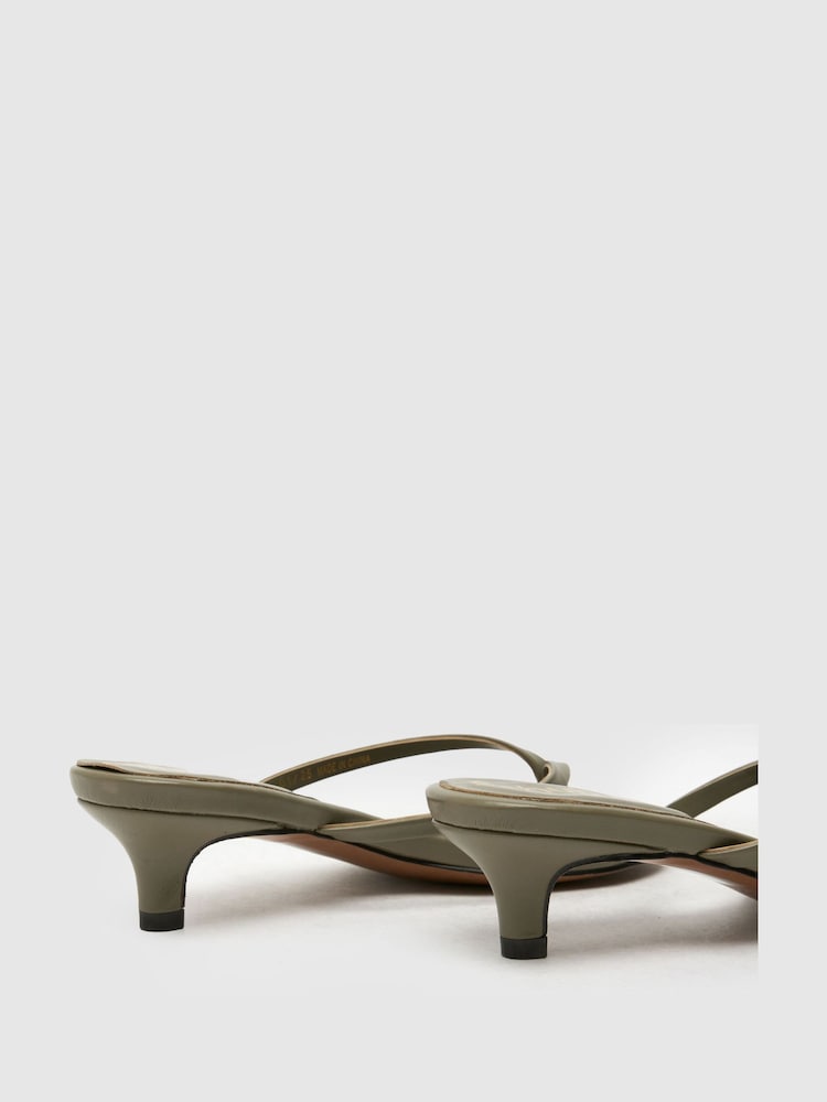 Schuh Sunnie Toe Post Kitten Black Sandals - Image 4 of 4
