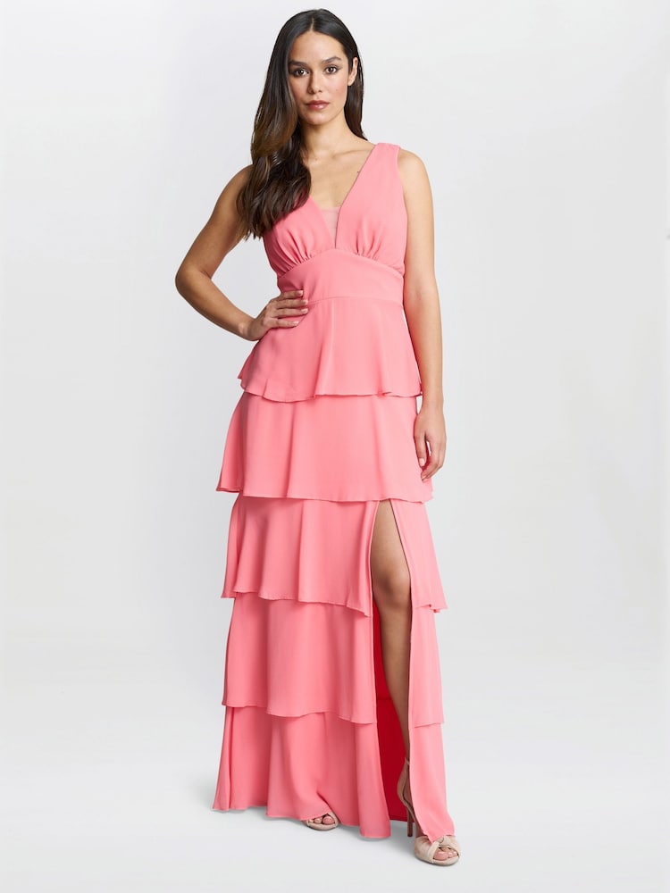 Vestido largo sin mangas escalonado rosa Lucielle de Gina Bacconi - Imagen 2 de 5 Vestido largo sin mangas escalonado rosa Lucielle de Gina Bacconi - Imagen 2 de 5