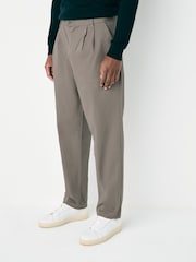 Arcilla - Corte tapered holgado - Straight Fit Pleated Stretch Chinos Trousers - Imagen 1 de 10