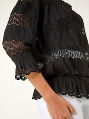 Negro - Top Bardot con inserción de encaje y volante de Roman - Imagen 5 de 5