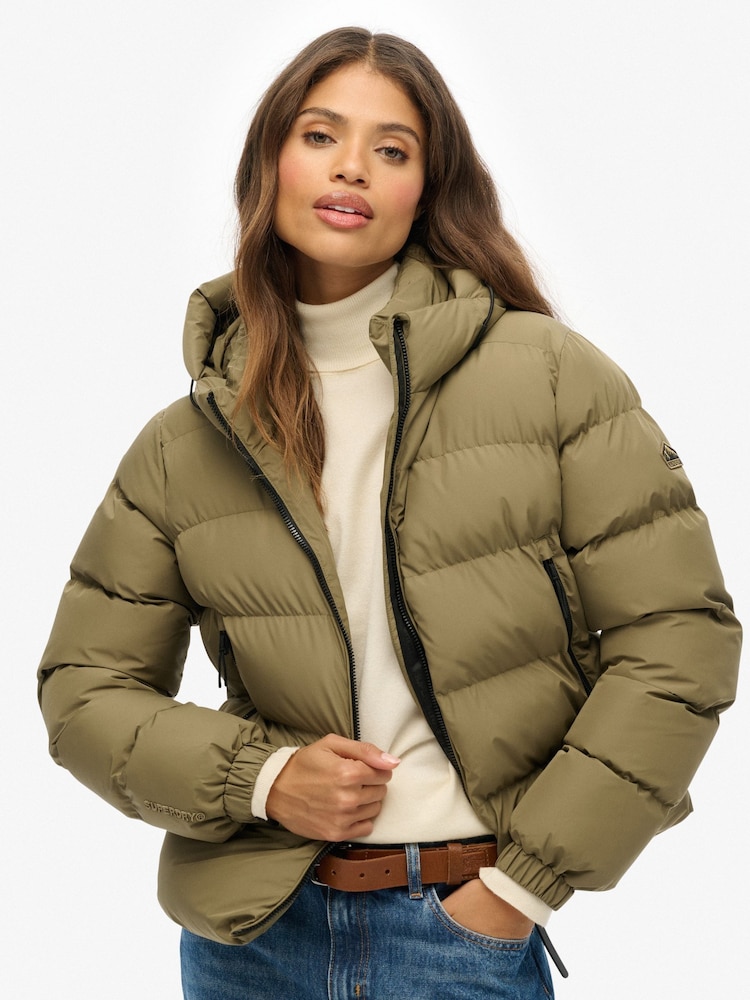 Superdry Green Hooded Sports Puffer Jacket - Image 2 of 7 Superdry Green Hooded Sports Puffer Jacket - Image 2 of 7