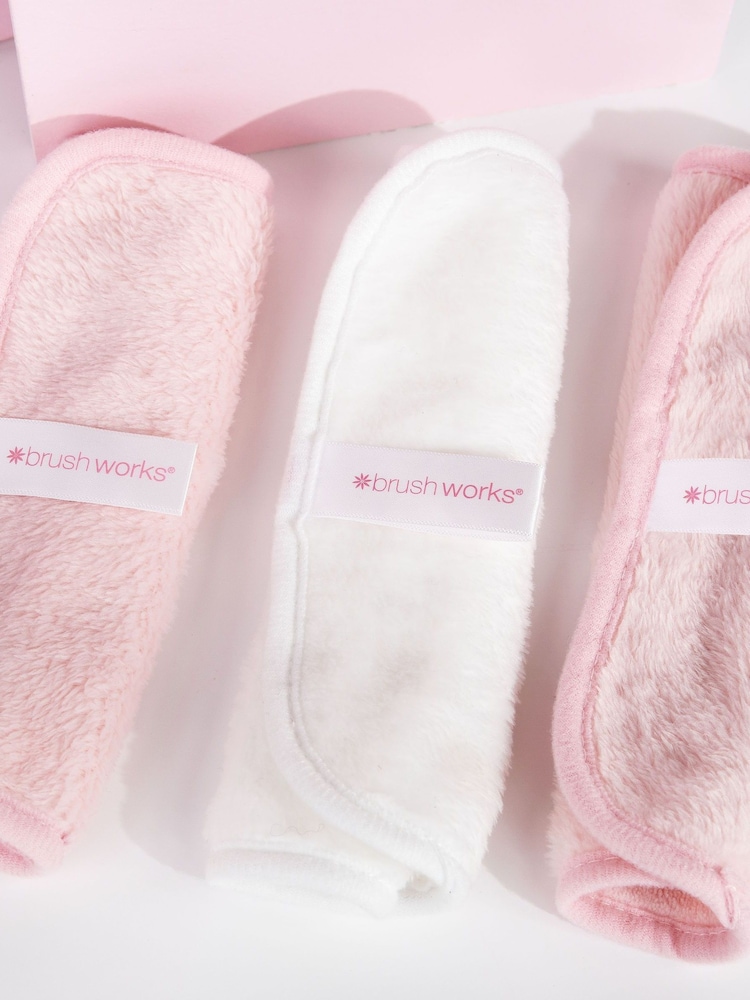 Brush Works Makeup Remover Cloths 3 Pack - Image 2 of 3