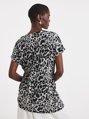 JD Williams Blue V-Neck Zip Front Animal Print Longline Top - Image 2 of 4