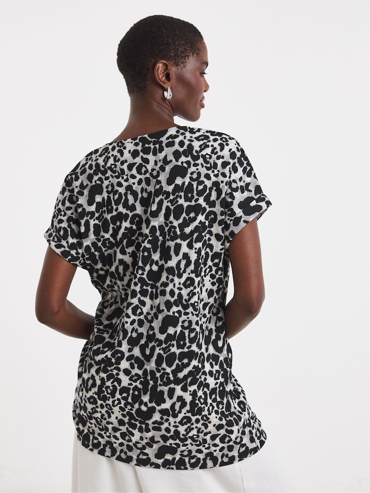 JD Williams Blue V-Neck Zip Front Animal Print Longline Top - Image 2 of 4