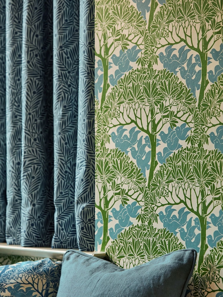 Morris & Co Garden Green The Savaric Bedford Park Wallpaper - Image 1 of 3