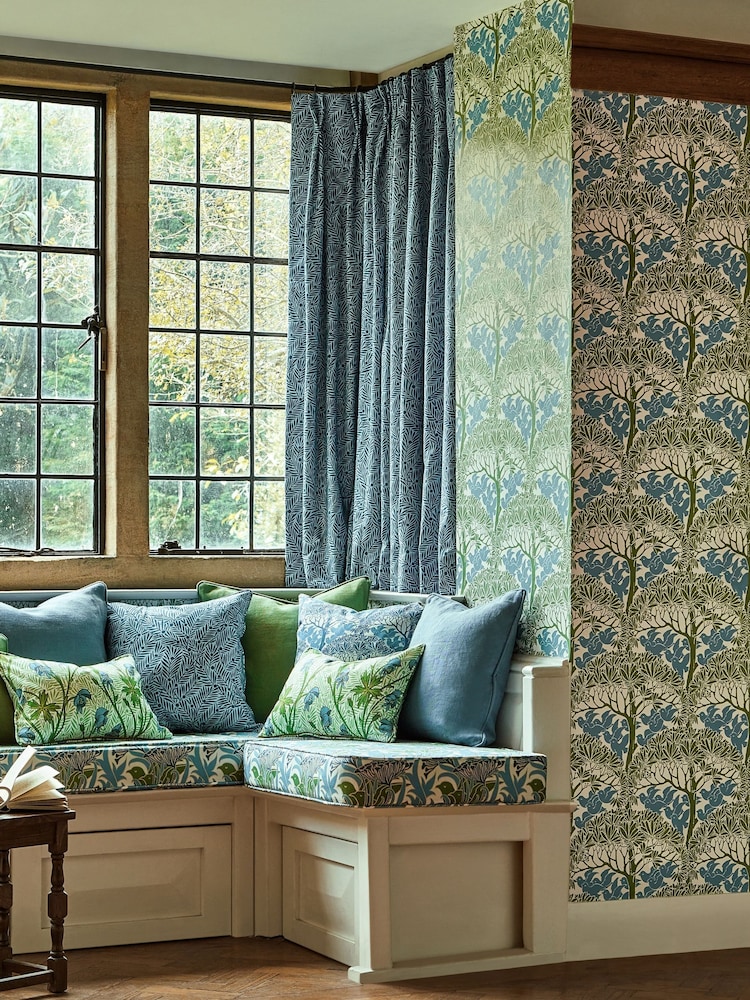Morris & Co Garden Green The Savaric Bedford Park Wallpaper - Image 2 of 3