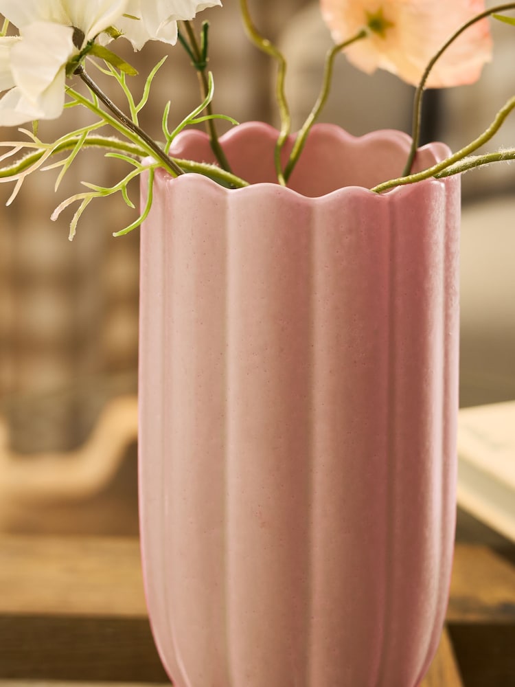 مزهرية سيراميك صغيرة بحواف متموجة - صورة 2 من 2 مزهرية سيراميك صغيرة بحواف متموجة - صورة 2 من 2