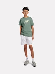 أخضر - تيشِرت جيرسيه مزيّن بشعار مكدس للأطفال مصنوع من خامة %100 قطن من New Balance - صورة 5 من 8