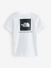 أبيض - تيشرت NSE بتلبيس مريح من The North Face - صورة 5 من 5
