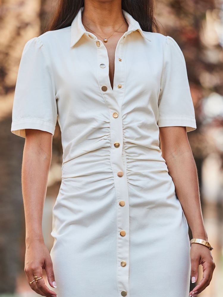 Sosandar Natural Ruched Waist Popper Front Denim Dress - Image 4 of 4