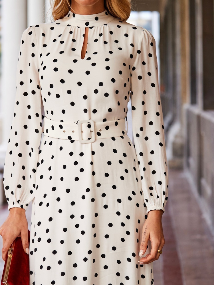 Sosandar White Petite Petite Spot Print Keyhole Detail Belted Fit & Flare Dress - Image 5 of 5
