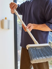 Joseph Joseph Cleantech Wall-Mounted Broom - Bild 3 von 6
