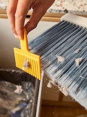 Joseph Joseph Cleantech Wall-Mounted Broom - Bild 5 von 6