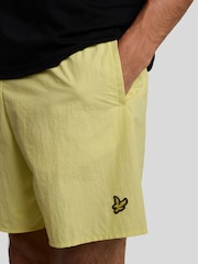 Amarillo - Lyle & Scott Plain Swim Shorts - Imagen 2 de 5