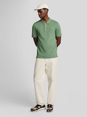 أخضر - قميص بولو سادة من Lyle & Scott - صورة 3 من 4