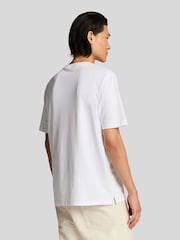 Lyle & Scott 100% Cotton Embroidered Badge Graphic T-Shirt - Imagen 3 de 4