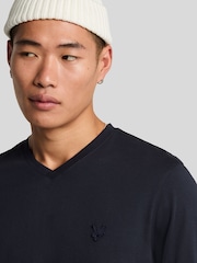 Lyle & Scott 100% Cotton Superfine V Neck T-Shirt - Imagen 4 de 5