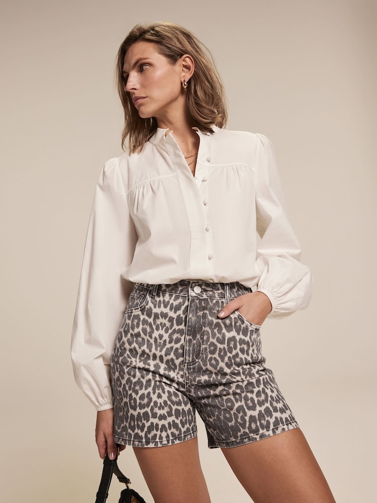 Mint Velvet Leopard Print Denim Shorts - Imagen 2 de 8