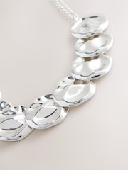 Silver Tone Hammered Disc Necklace - Image 4 of 5
