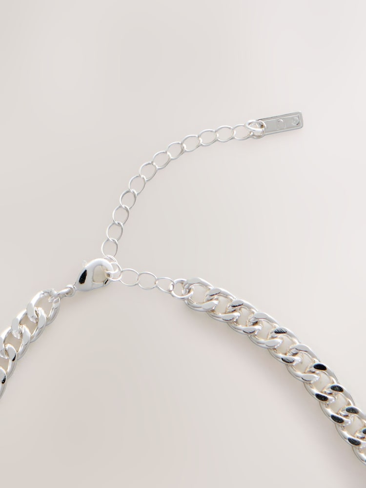 Silver Tone Hammered Disc Necklace - Image 5 of 5