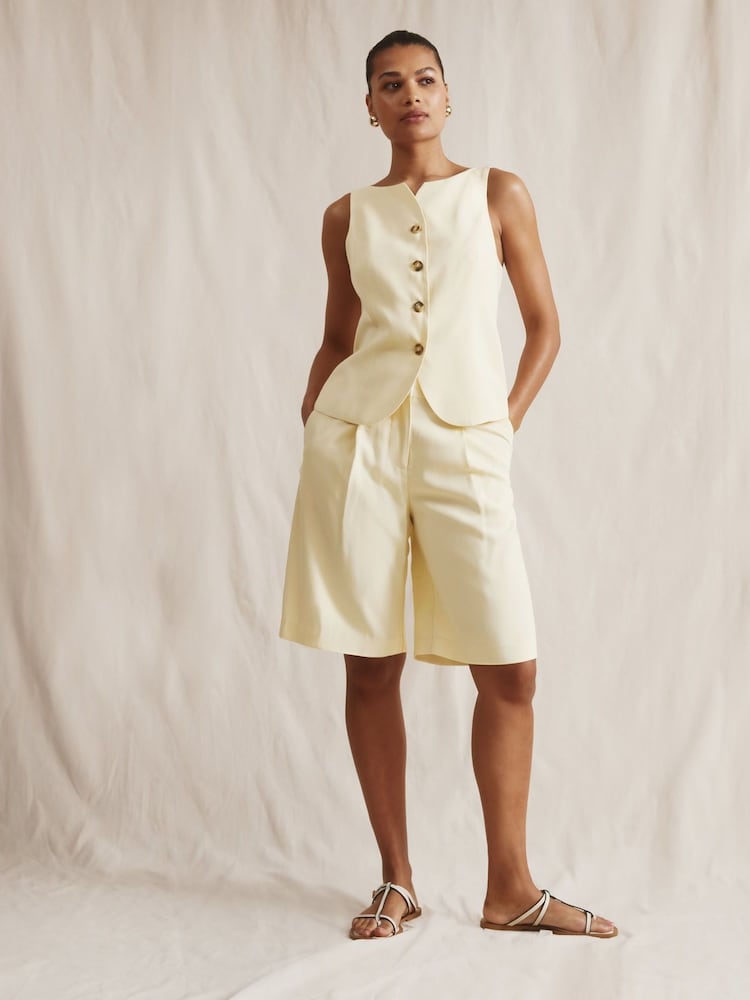 Albaray Cream Tailored Shorts - صورة 6 من 6