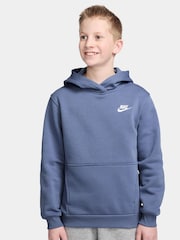 Indigoblau Welt - Nike Club Kapuzensweatshirt aus Fleece - Bild 1 von 3