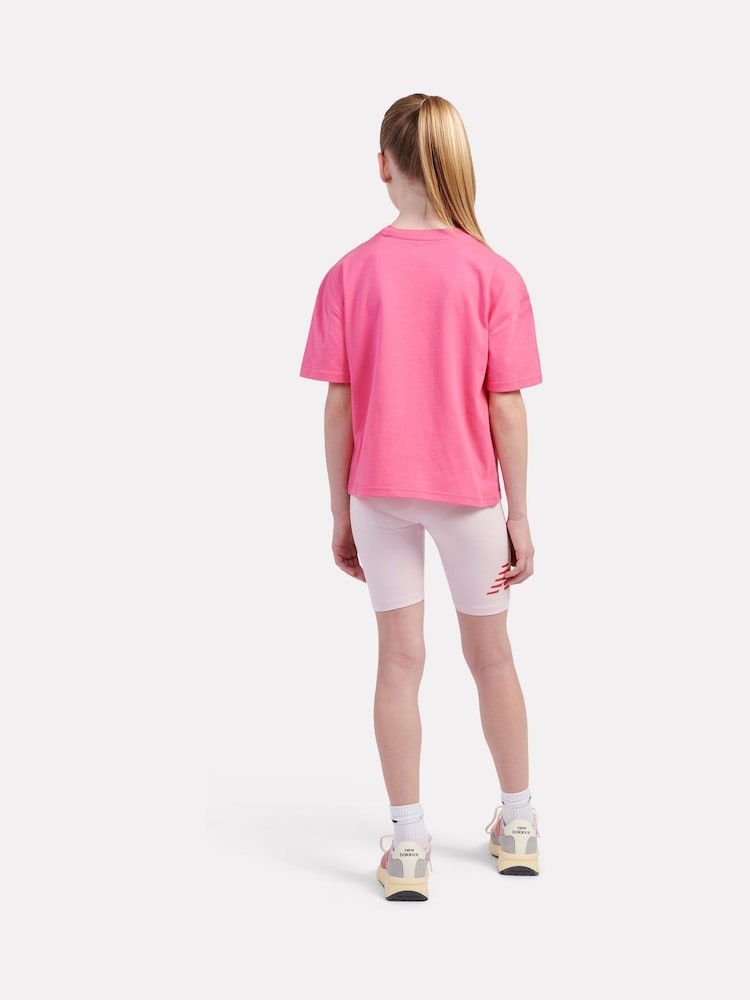 وردي - حزمة من تيشرت مزيّن بشعار وشورت ركوب دراجات قطن 100% من New Balance Kids - صورة 2 من 12 وردي - حزمة من تيشرت مزيّن بشعار وشورت ركوب دراجات قطن 100% من New Balance Kids - صورة 2 من 12