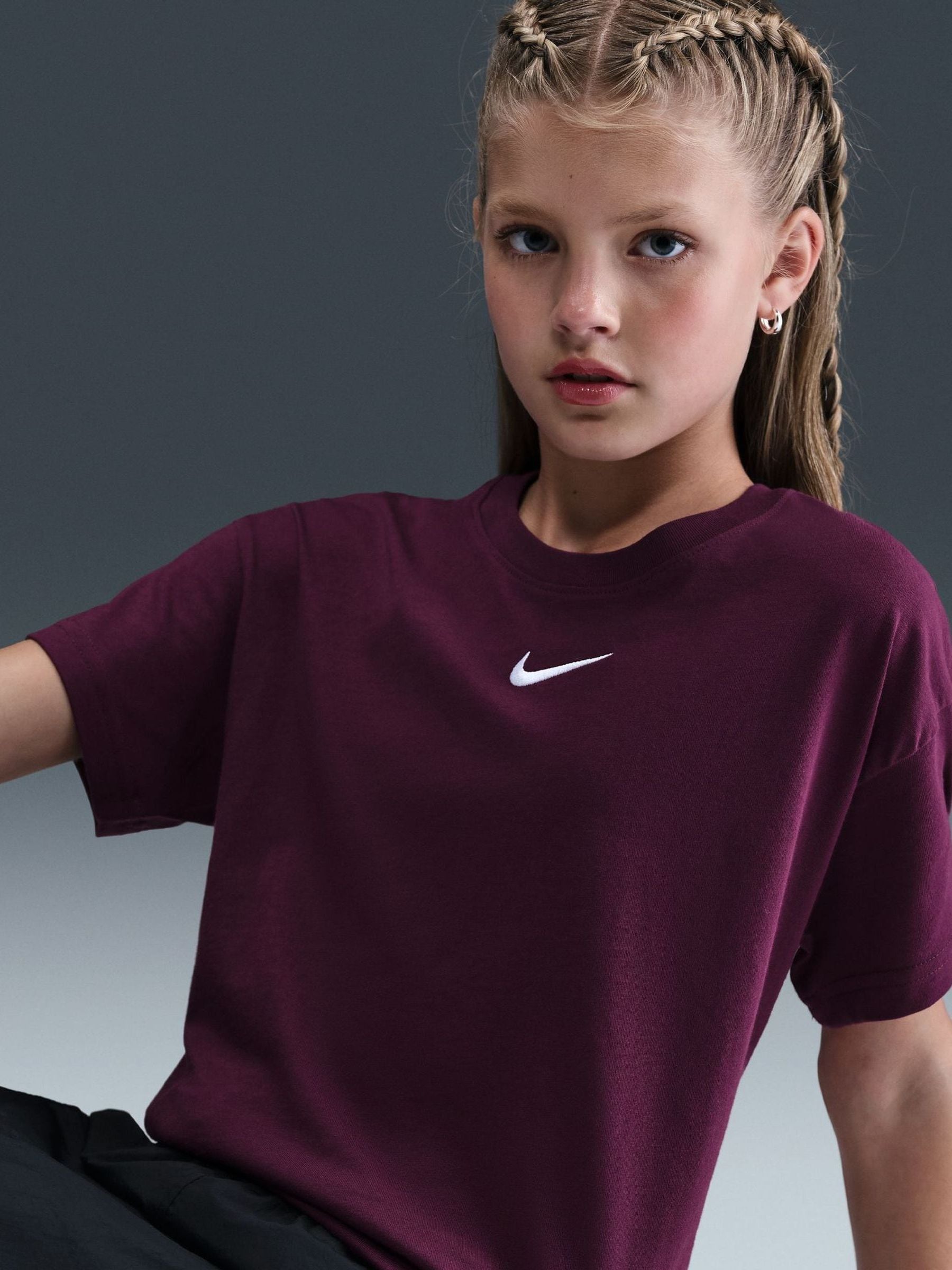 Next：日本 ボルドー・バーガンディ - Nike スポーツウェア Tシャツ