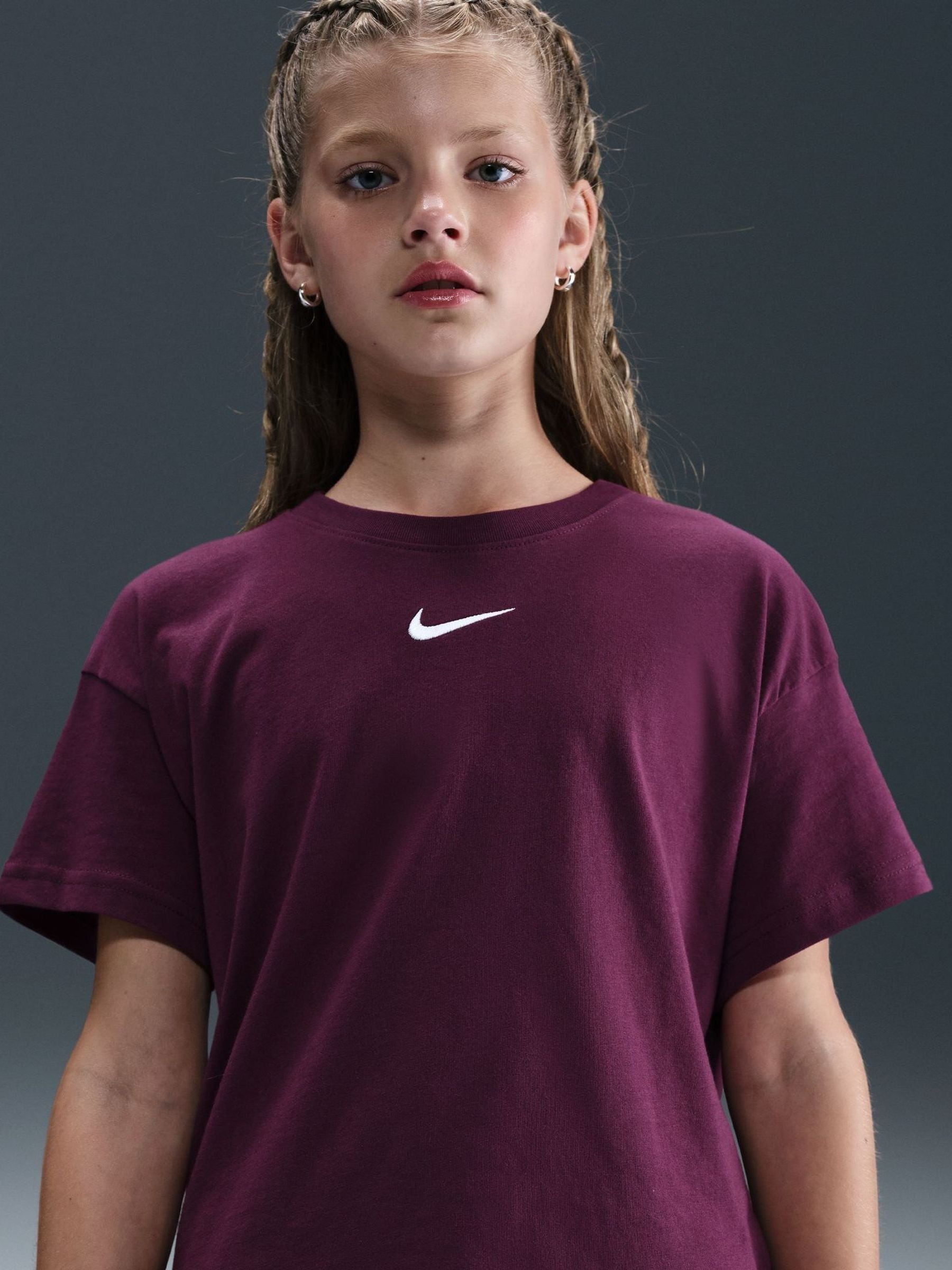 Next：日本 ボルドー・バーガンディ - Nike スポーツウェア Tシャツ
