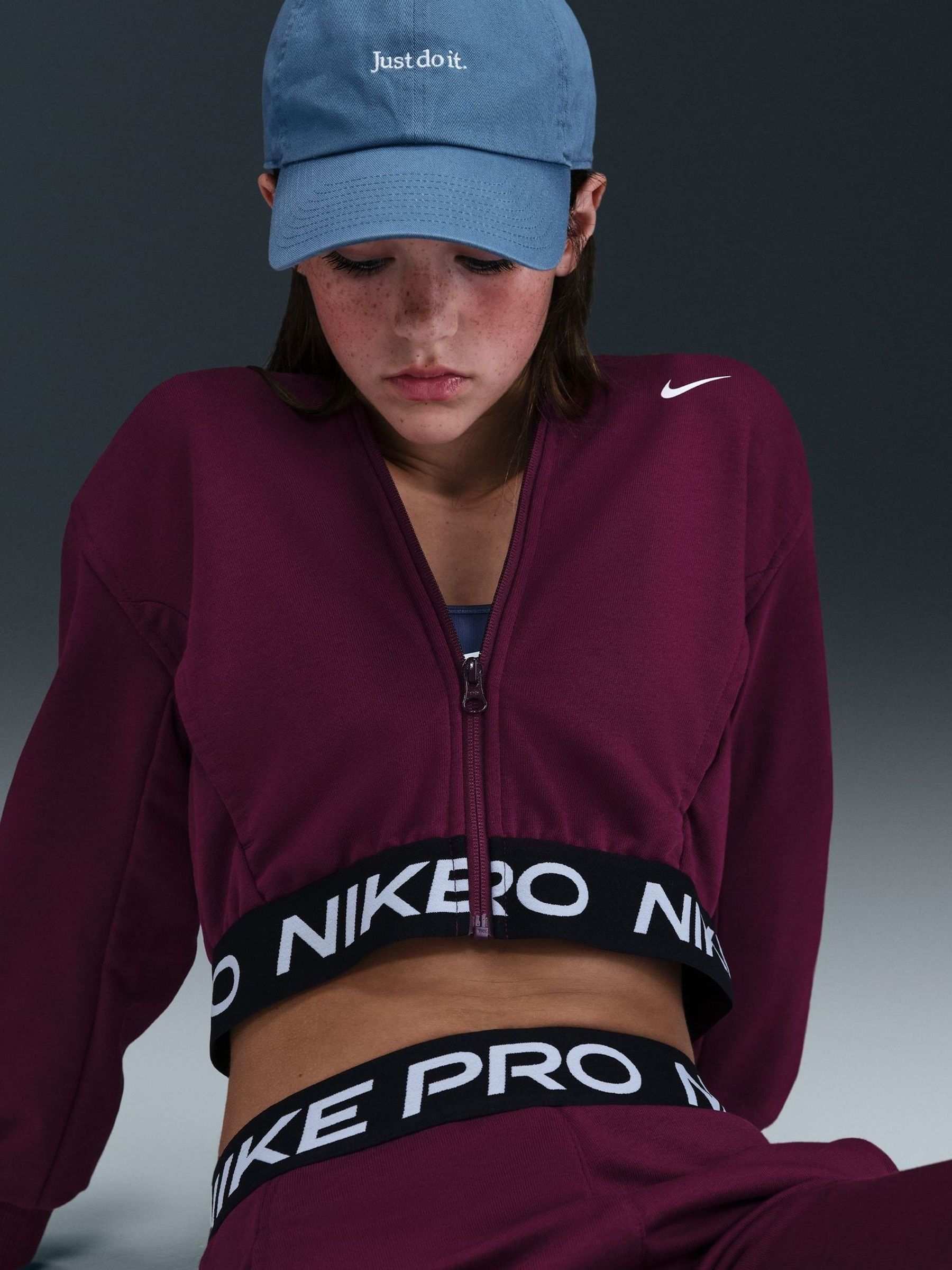 nike hoodie womens burgundy