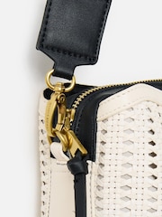 Oliver Bonas Bolsa Crossbody Issie Weave - Imagem 4 de 7