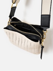 Oliver Bonas Bolsa Crossbody Issie Weave - Imagem 5 de 7