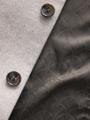 لون محايد - معطف Epsom من مزيج الصوف بنقشة متعرجة مع حواف من المخمل - صورة 11 من 11