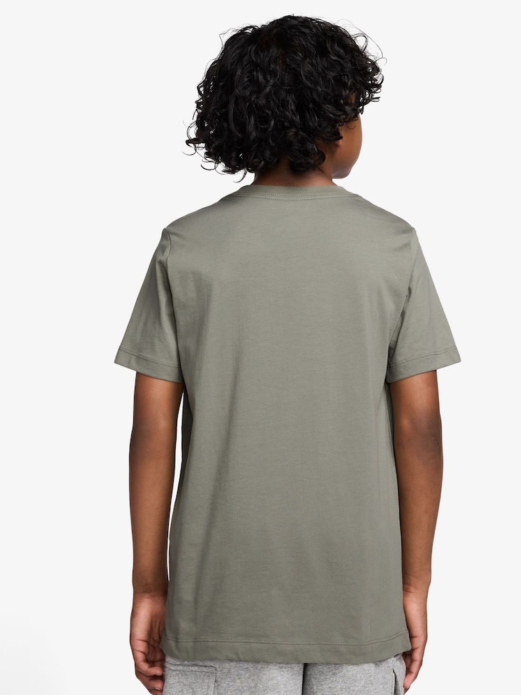 Nike Army Green Photo Graphic Print T-Shirt - Image 2 of 3