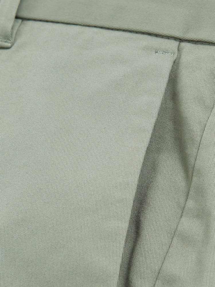Reiss Pistachio Wicket Cotton Chino Shorts with Stretch - Image 6 of 6