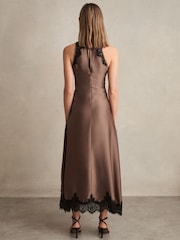 Mokkabraun - Reiss Anais Satin Drape Lace-Trim Dress - Bild 5 von 7