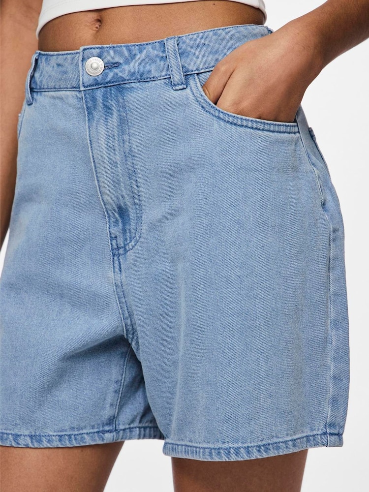 PIECES Blue 100% Cotton Mid Waist Denim Shorts - Image 4 of 4