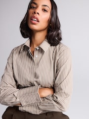 Mokka-Braun gestreift - Fitted Stretch Essential Long Sleeve Shirt - Bild 1 von 7